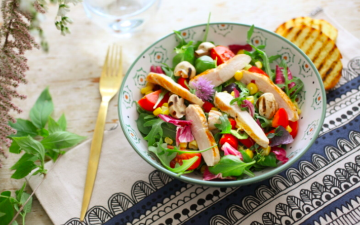 Svježa i Zdrava: Recept za Pileću Salatu